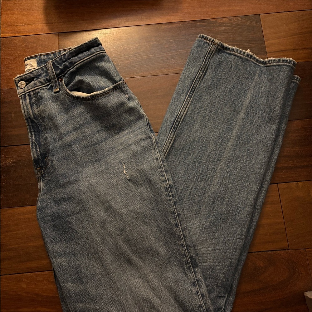 Abercrombie & Fitch
The 90s Relaxed Jean
High Rise
